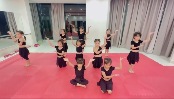 Bộ tập tay ngắn, quần tà vạt