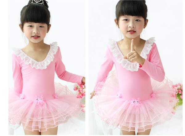 Váy múa cổ tim ren dài tay