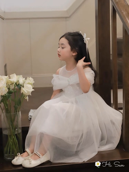 Váy công chúa bẹt vai bồng bềnh