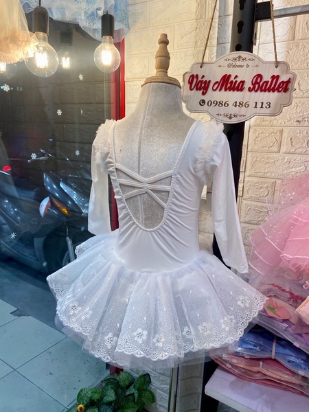 Váy múa bèo vai chân ren dài trắng