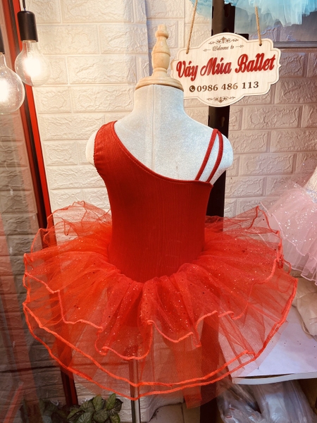 Váy múa lệch vai nhũ sao đỏ