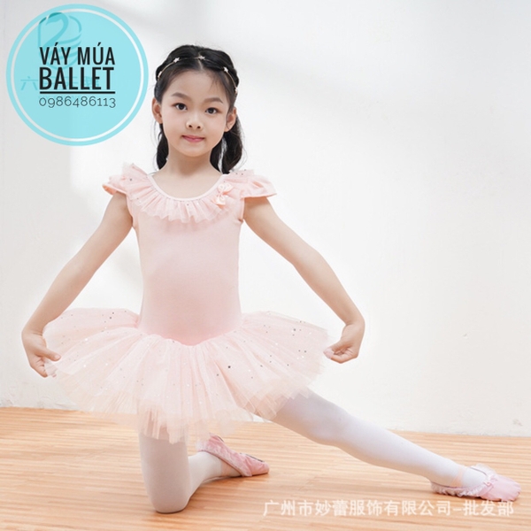 Váy múa sao bèo cổ