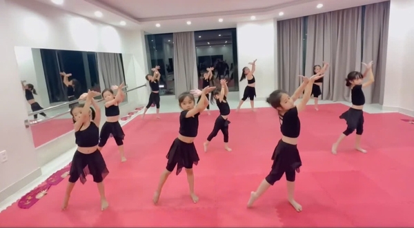 Bộ tập tay ngắn, quần tà vạt