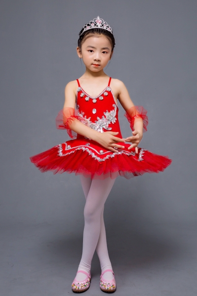 Set váy ballet biểu diễn kèm tất, hoa tay, cài tóc