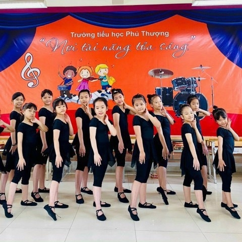 Bộ tập tay ngắn, quần tà vạt