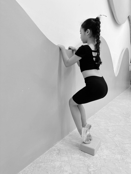 Bộ tập tay ngắn, quần tà vạt