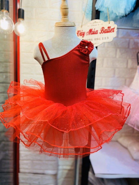 Váy múa lệch vai nhũ sao đỏ