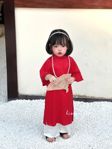 Bộ áo dài gấm kèm vòng bờm