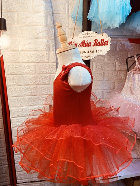 Váy múa lệch vai nhũ sao đỏ