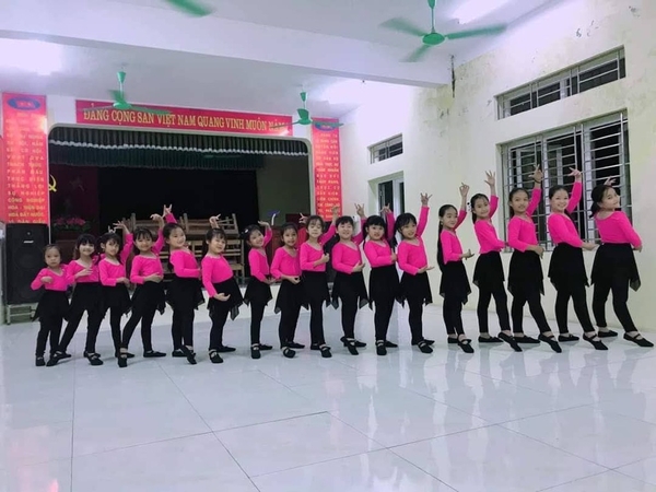 Bộ tập nơ liền đũng quần tà dài