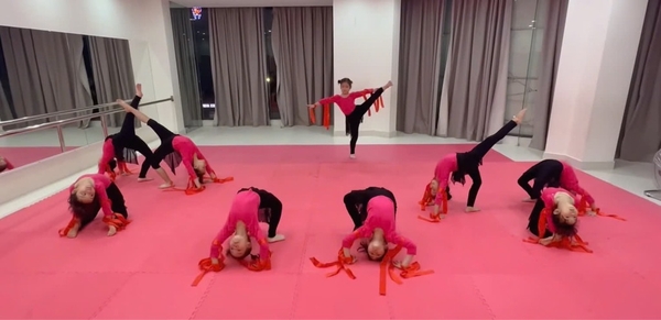 Bộ tập nơ liền đũng quần tà dài