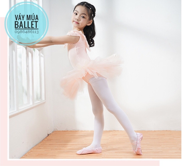 Váy múa sao bèo cổ