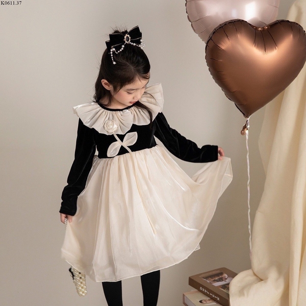 Váy nhung cổ bèo voan mềm mại