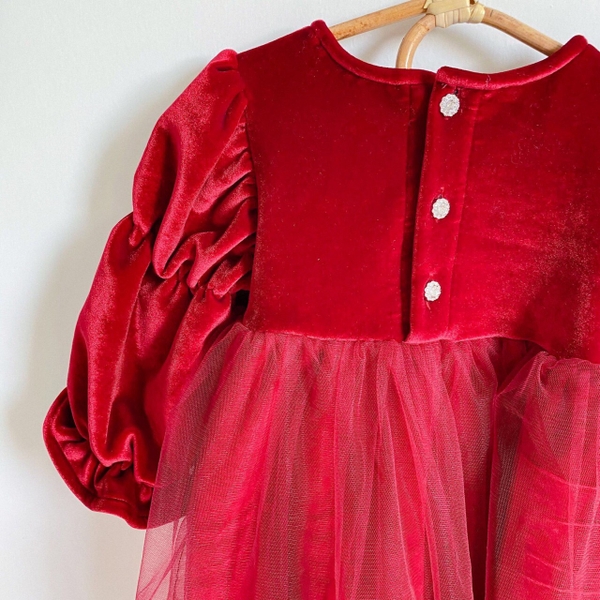 Váy nhung đỏ tay bồng phối voan