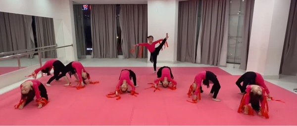 Bộ tập nơ liền đũng quần tà dài