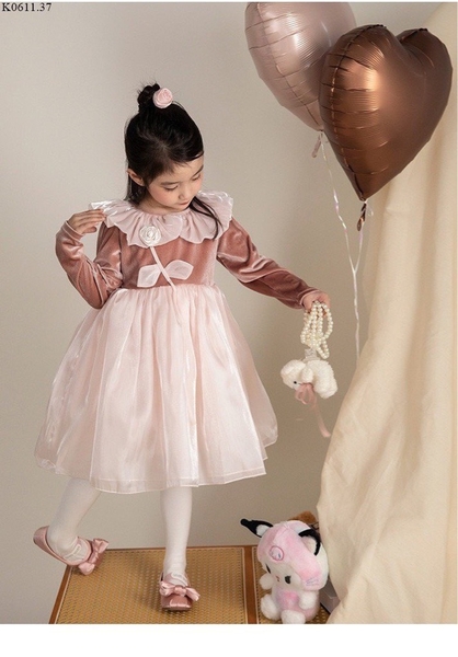 Váy nhung cổ bèo voan mềm mại