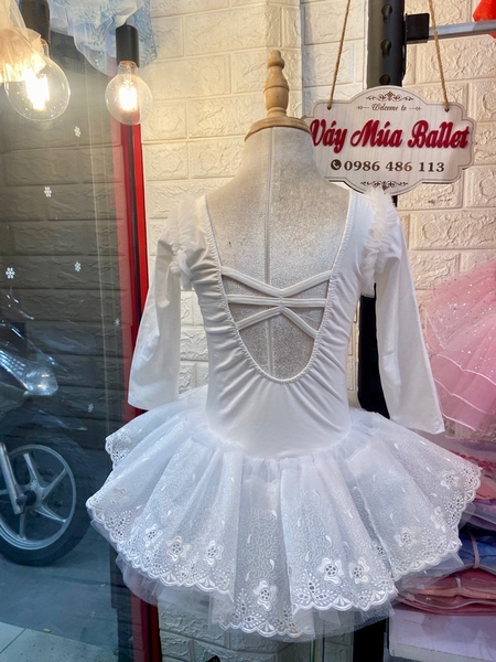 Váy múa bèo vai chân ren dài trắng
