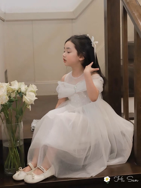 Váy công chúa bẹt vai bồng bềnh