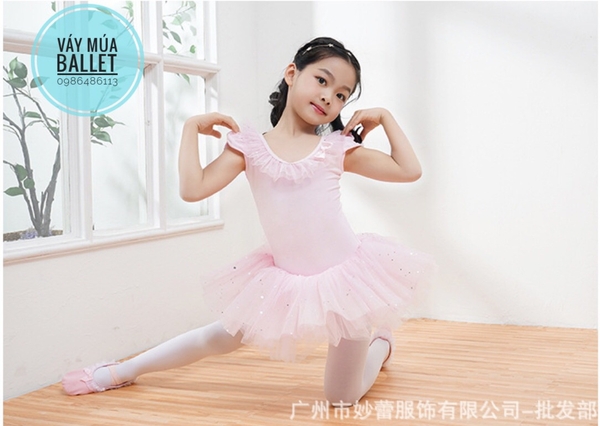 Váy múa sao bèo cổ