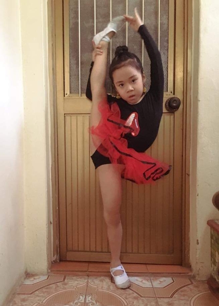 Váy múa kimsa giày đen dài tay