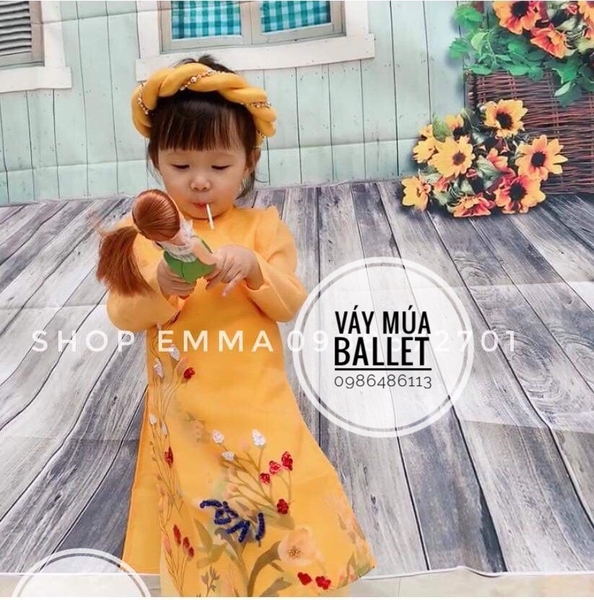 Bộ áo dài voan thêu hoa vàng