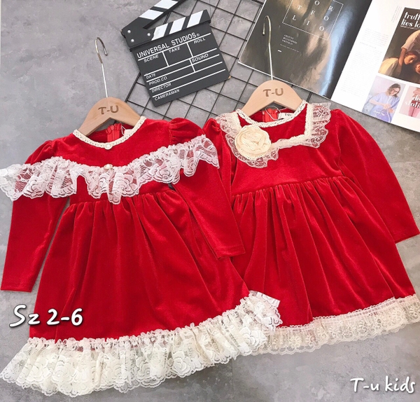 Váy nhung mềm ren ngang ngực