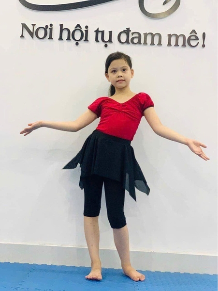 Bộ tập tay ngắn, quần tà vạt