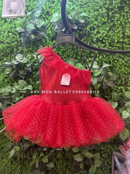 Váy múa lệch vai đỏ nhũ lấp lánh