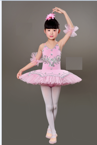 Set váy ballet biểu diễn kèm tất, hoa tay, cài tóc
