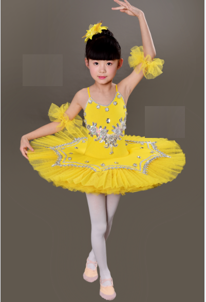 Set váy ballet biểu diễn kèm tất, hoa tay, cài tóc