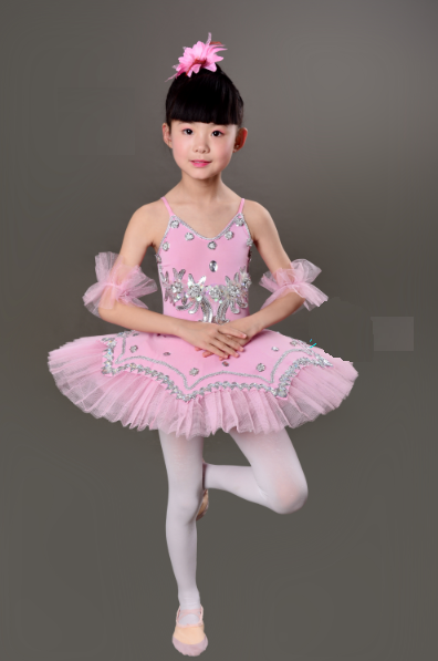 Set váy ballet biểu diễn kèm tất, hoa tay, cài tóc