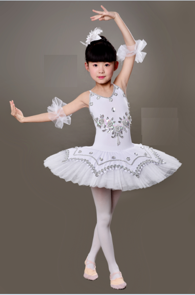 Set váy ballet biểu diễn kèm tất, hoa tay, cài tóc