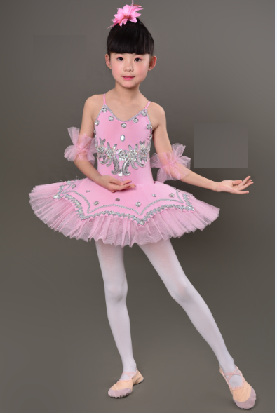 Set váy ballet biểu diễn kèm tất, hoa tay, cài tóc