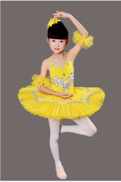 Set váy ballet biểu diễn kèm tất, hoa tay, cài tóc