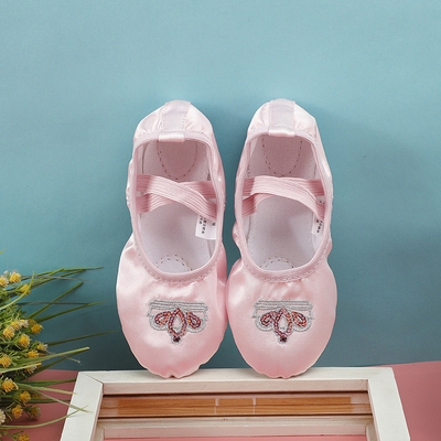 Giày múa satin mềm