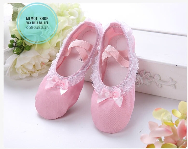Giày múa viền ren