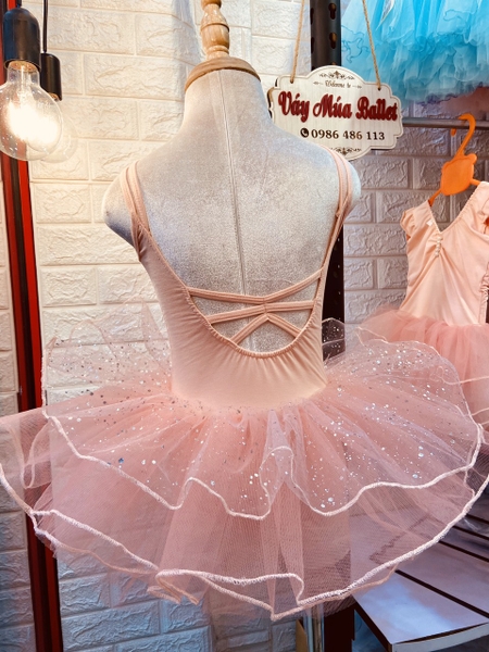 Váy múa đan lưng sao