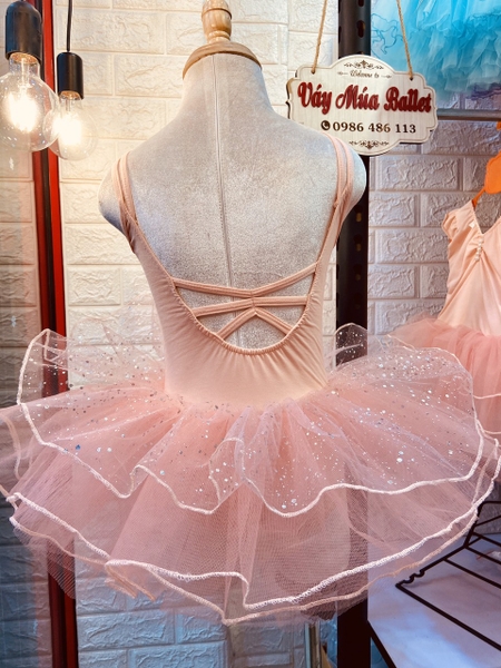 Váy múa đan lưng sao