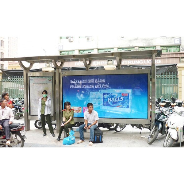 Triệu Quốc Đạt - cạnh BV phụ sản TW