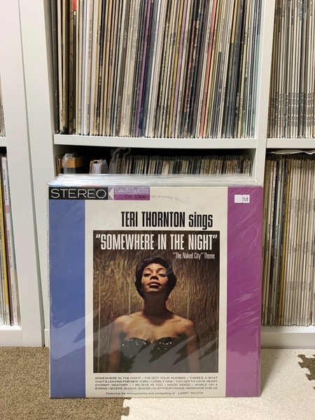 Teri Thornton - Sings somewhere in the night