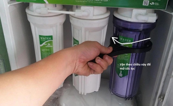 Tháo các cốc lọc số 1, 2 và 3