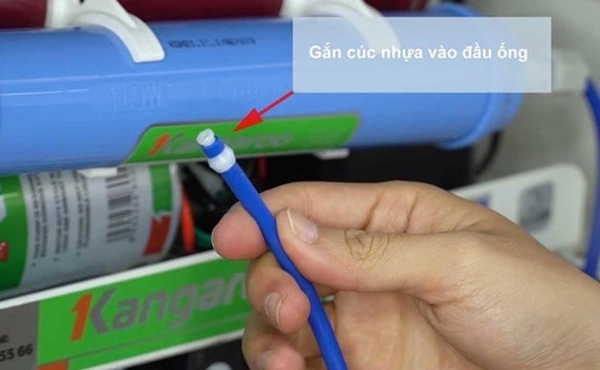 Kết nối ống dẫn với vòi nước