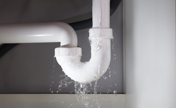 Vòi lấy nước bị rò rỉ hoặc hư hỏng