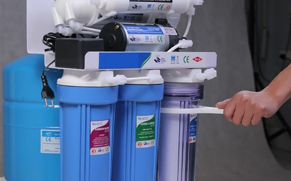 Máy lọc kêu tạch tạch do bị e khí (Air khí)