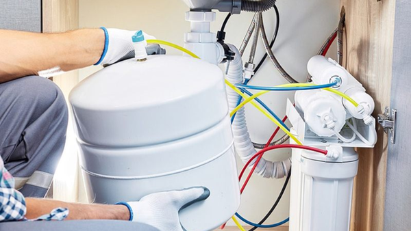 Vệ sinh tổng thể máy, lau sạch bụi bẩn và kiểm tra các bộ phận
