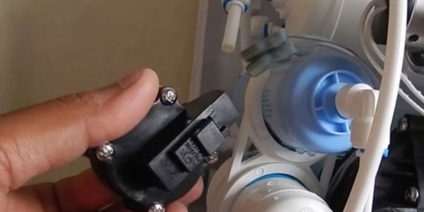 Cách thay thế van áp cao máy lọc nước bị hỏng