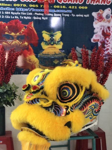 Lân Mengkok màu vàng- mẫu lân mới