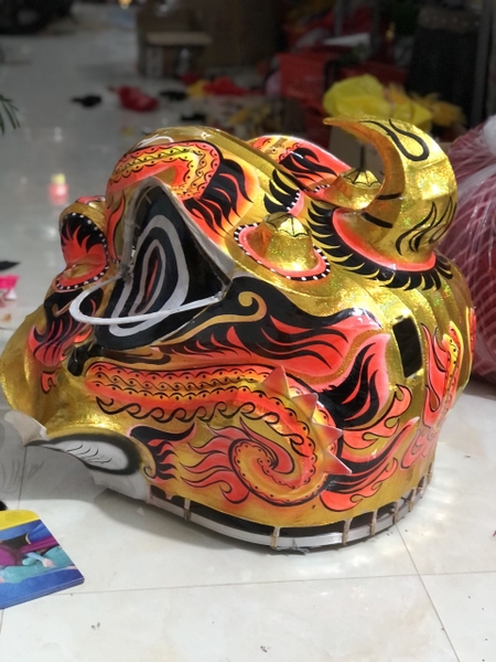 Lân Mengkok màu vàng- mẫu lân mới