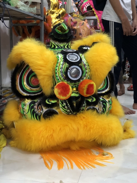 Lân Mengkok màu vàng- mẫu lân mới