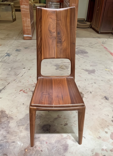 Ảnh chụp thực tế của ghế ăn gỗ king